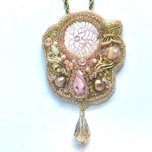 Beaded Necklace. Pink butterfly Mother of Pearl OOAK Hand Made - Picture 10 of 10